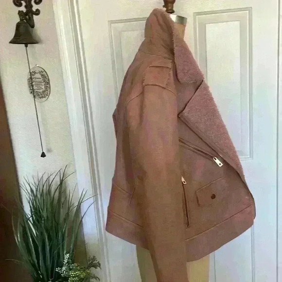 Buffalo David NWOT MOTO Style Mauve Faux Leather w/Faux Fur lining, Size Large - Picture 5 of 9